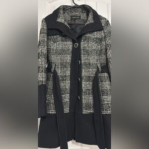 Black Rivet Women's Stylish Black and White Houndstooth patterned Pea Coat